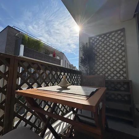 Apartmán Modern With Balcony, Ultra-fast Wifi & Parking Near La Defense Arena Nanterre