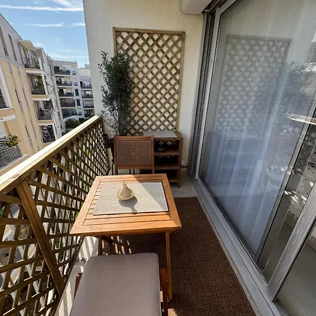Apartmán Modern With Balcony, Ultra-fast Wifi & Parking Near La Defense Arena Nanterre